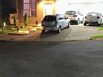 CASA EM CONDOM�NIO